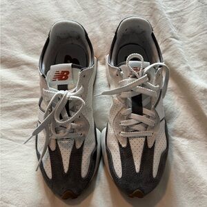 New Balance 327 Sneakers
